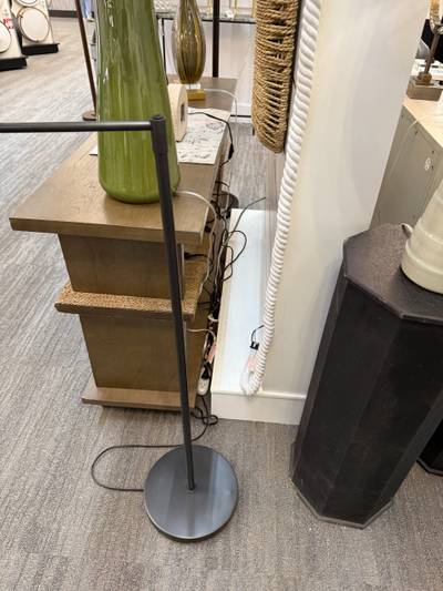 Floor lamp on round base with trailing